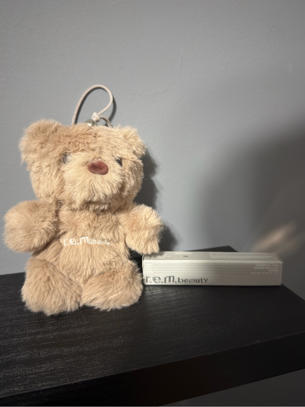 r.e.m. beauty Essential Drip Lip Oil Cosmo with Plush Bear (TOUR EXCLUSIVE)